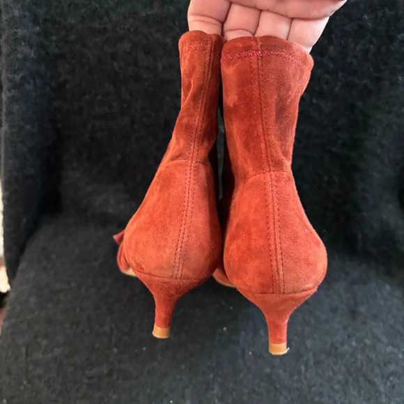 ZARA Sz 38 Kitten Heel Pointy Toe Toe Cap Bow Suede Pull On Brick Red Booties - Picture 7 of 9